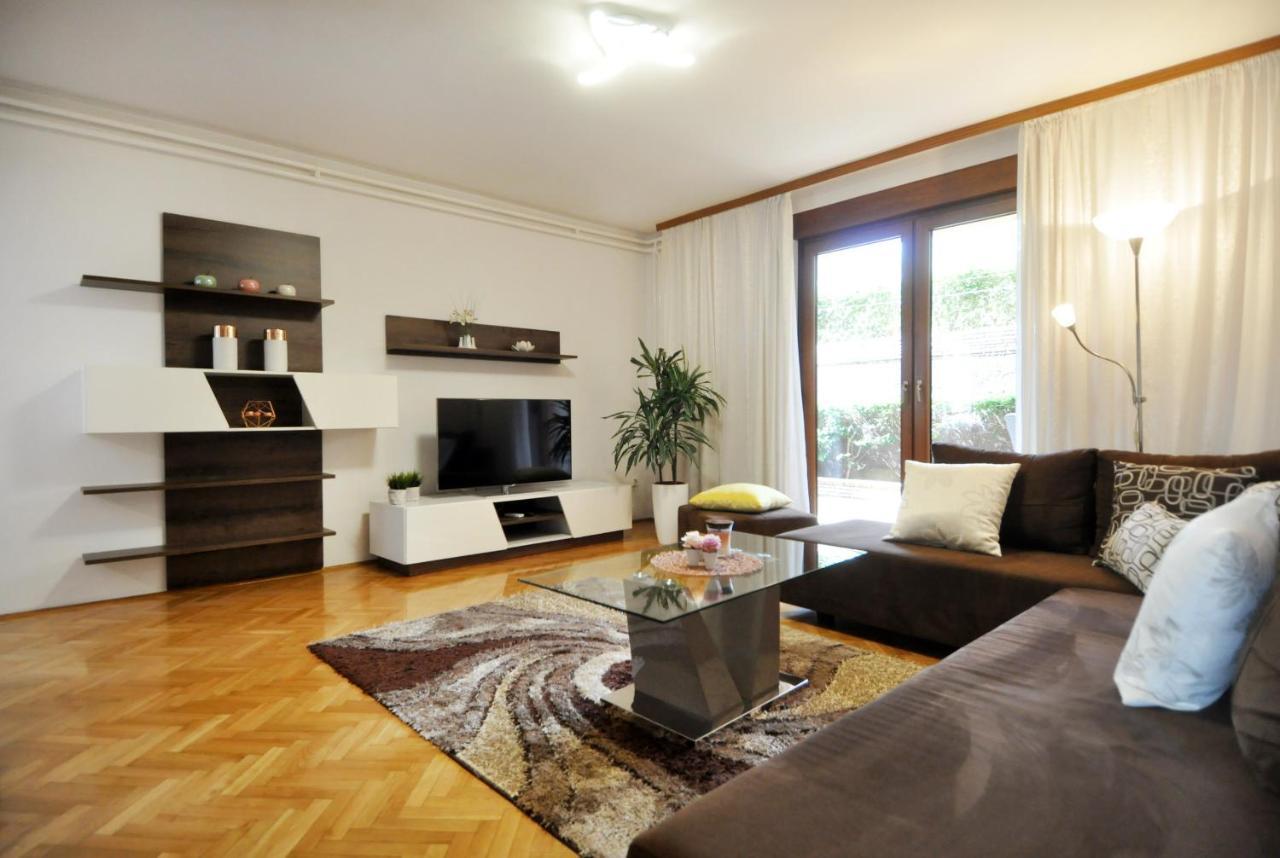 Apartman Lory Pula Eksteriør billede