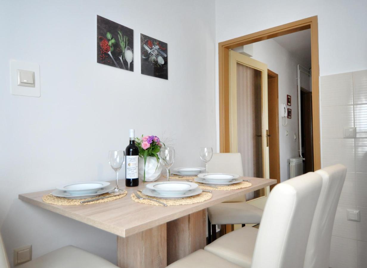 Apartman Lory Pula Eksteriør billede