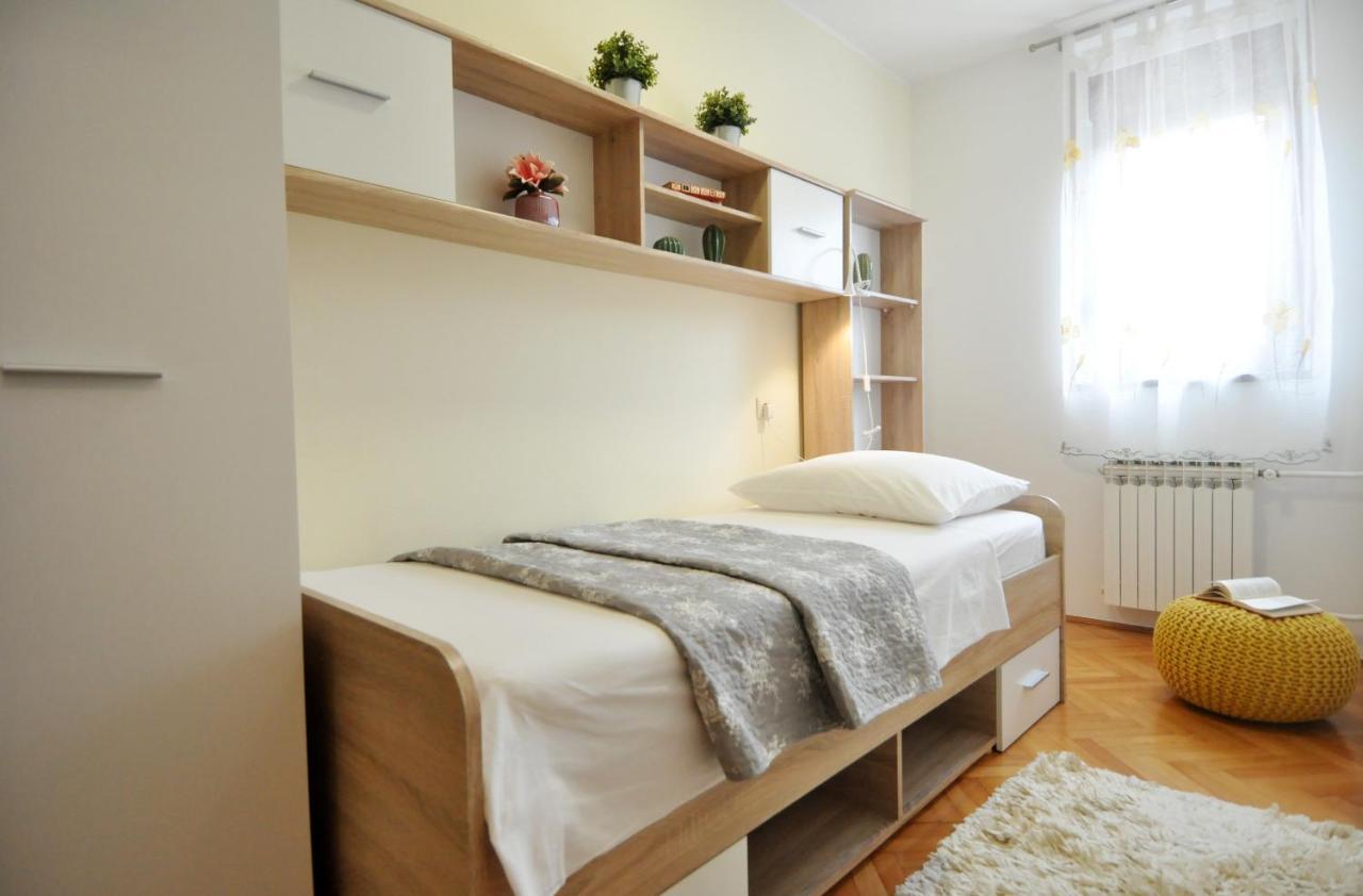 Apartman Lory Pula Eksteriør billede