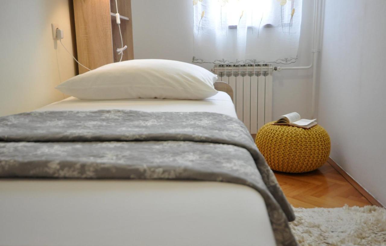 Apartman Lory Pula Eksteriør billede