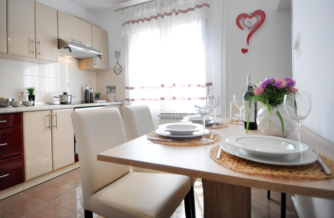 Apartman Lory Pula Eksteriør billede