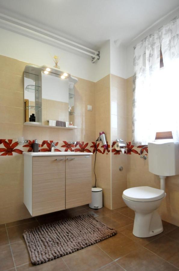 Apartman Lory Pula Eksteriør billede