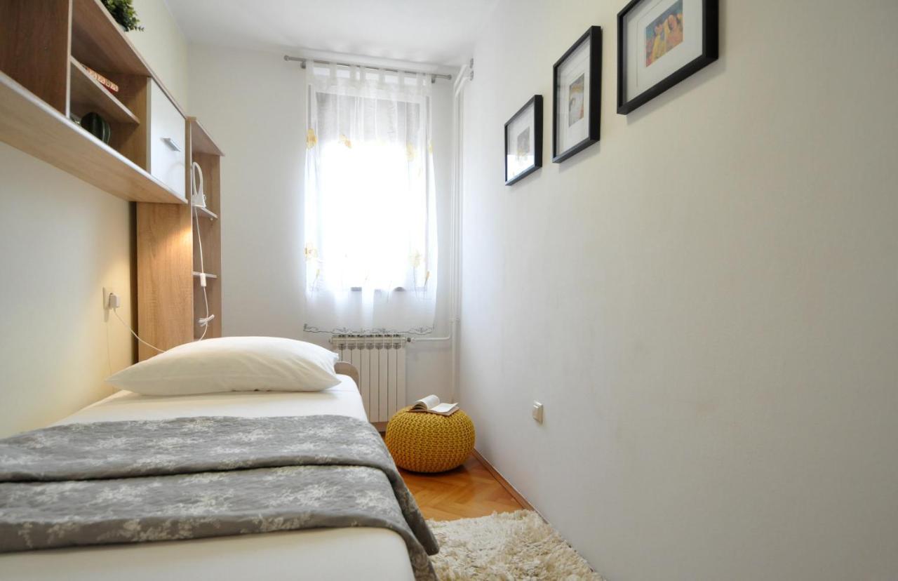 Apartman Lory Pula Eksteriør billede