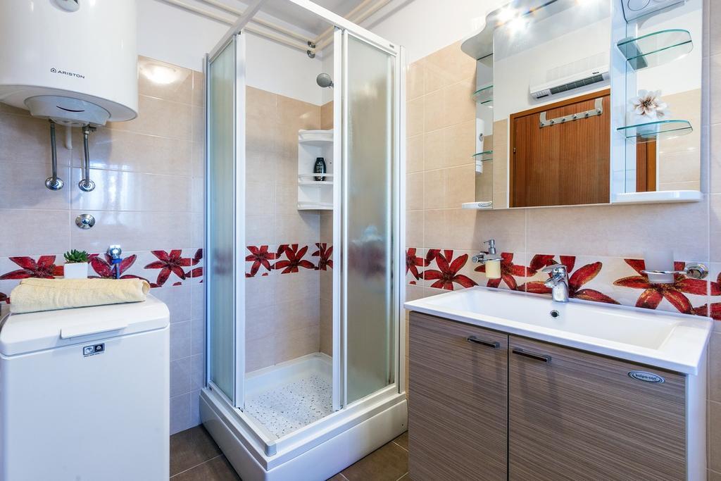 Apartman Lory Pula Eksteriør billede