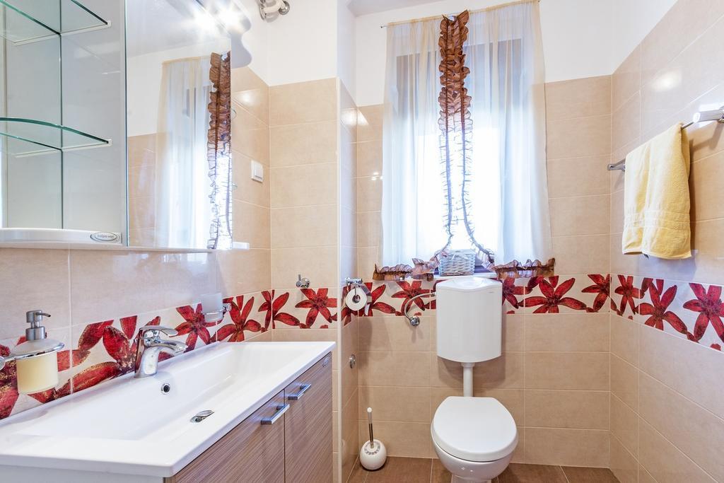 Apartman Lory Pula Eksteriør billede